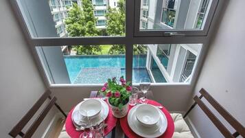 Studio Pool View | Blackout drapes, rollaway beds, free WiFi