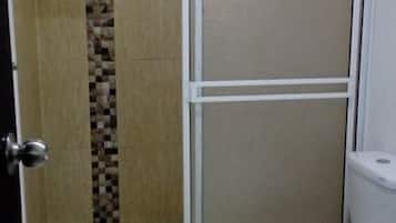 Shower, free toiletries, towels