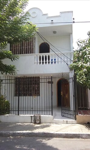 Front of property - Taminaka Hostel (Santa Marta)