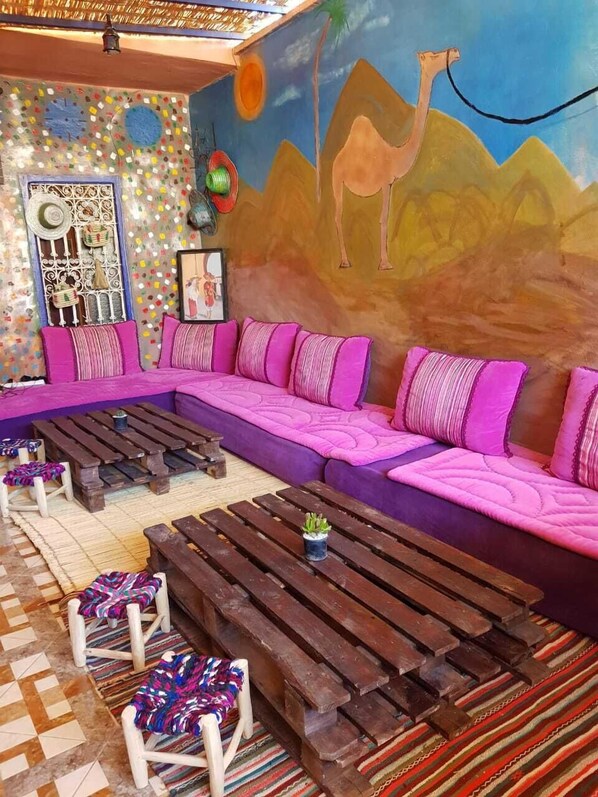 المنشأة من الداخل