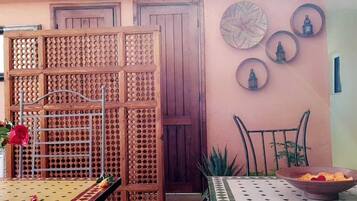 Sudah termasuk sarapan ala kontinental setiap hari