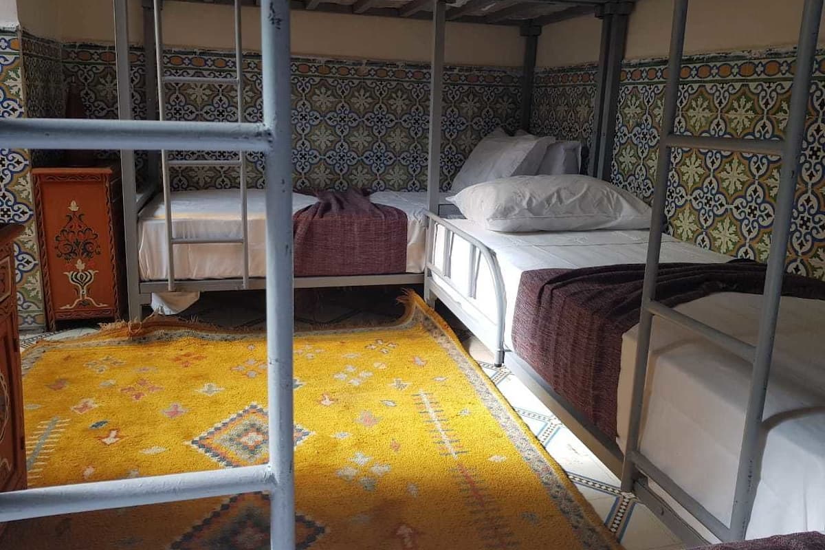 Shared Dormitory | Soundproofing, free WiFi, bed sheets
