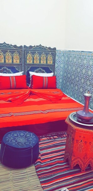 تجهيزات عازلة للصوت وواي فاي مجانًا وملاءات أسرّة