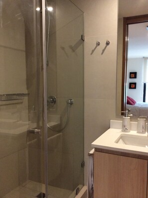 Apartemen, 1 kamar tidur | Kamar mandi | Shower, pancuran hujan,  dan handuk