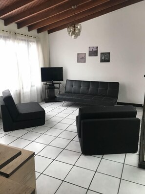 House, 2 Bedrooms | Living area | Flat-screen TV