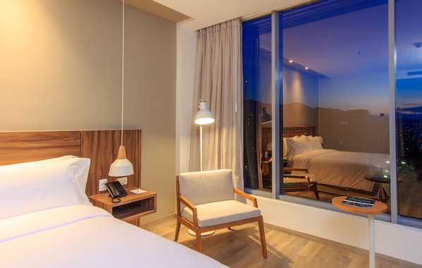 Deluxe Room, 1 King Bed