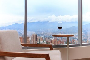 Deluxe Room, 1 King Bed | Minibar, in-room safe, desk, laptop workspace