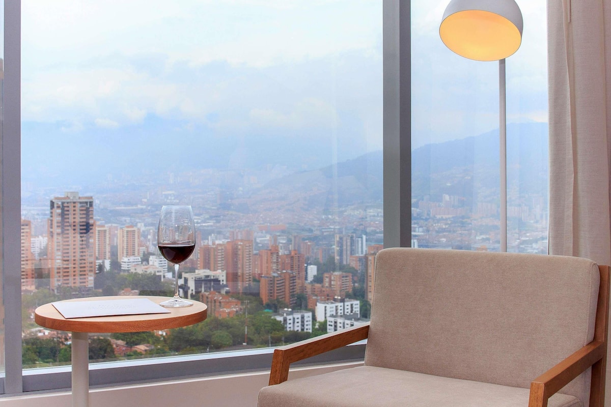 1 chambre, minibar, coffres-forts dans les chambres, bureau