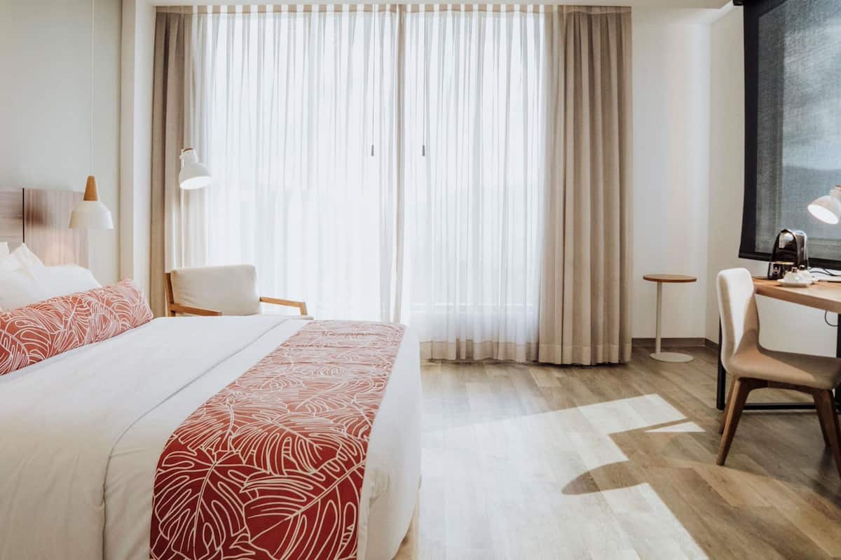 Quarto executivo, 1 cama King | 1 quarto, frigobar, cofres nos quartos, escrivaninha