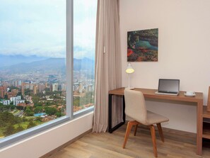 Standardzimmer, 1 King-Bett | Allergikerbettwaren, Minibar, Zimmersafe, Schreibtisch