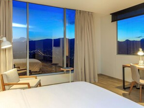 Deluxe-Zimmer, 1 King-Bett | Allergikerbettwaren, Minibar, Zimmersafe, Schreibtisch