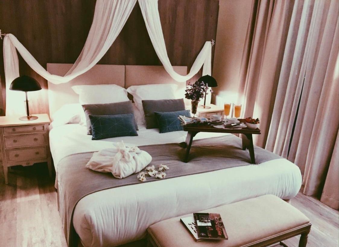 Minibar, bureau, fer et planche à repasser, lits bébé (en supplément)