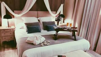 Minibar, bureau, fer et planche à repasser, lits bébé (en supplément)