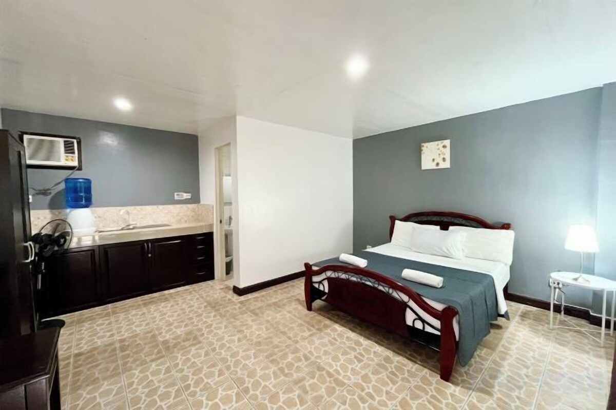 WiFi (free), bed sheets