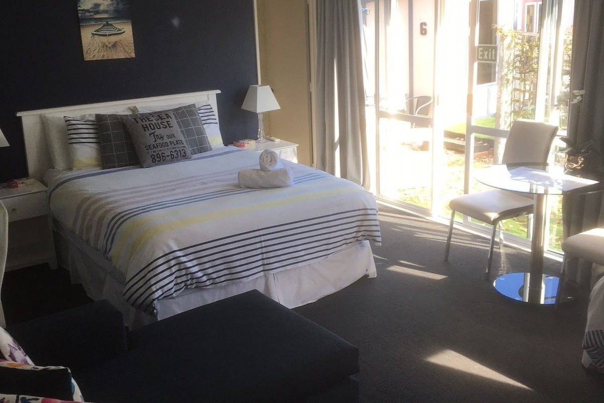 Room 2 | Free WiFi