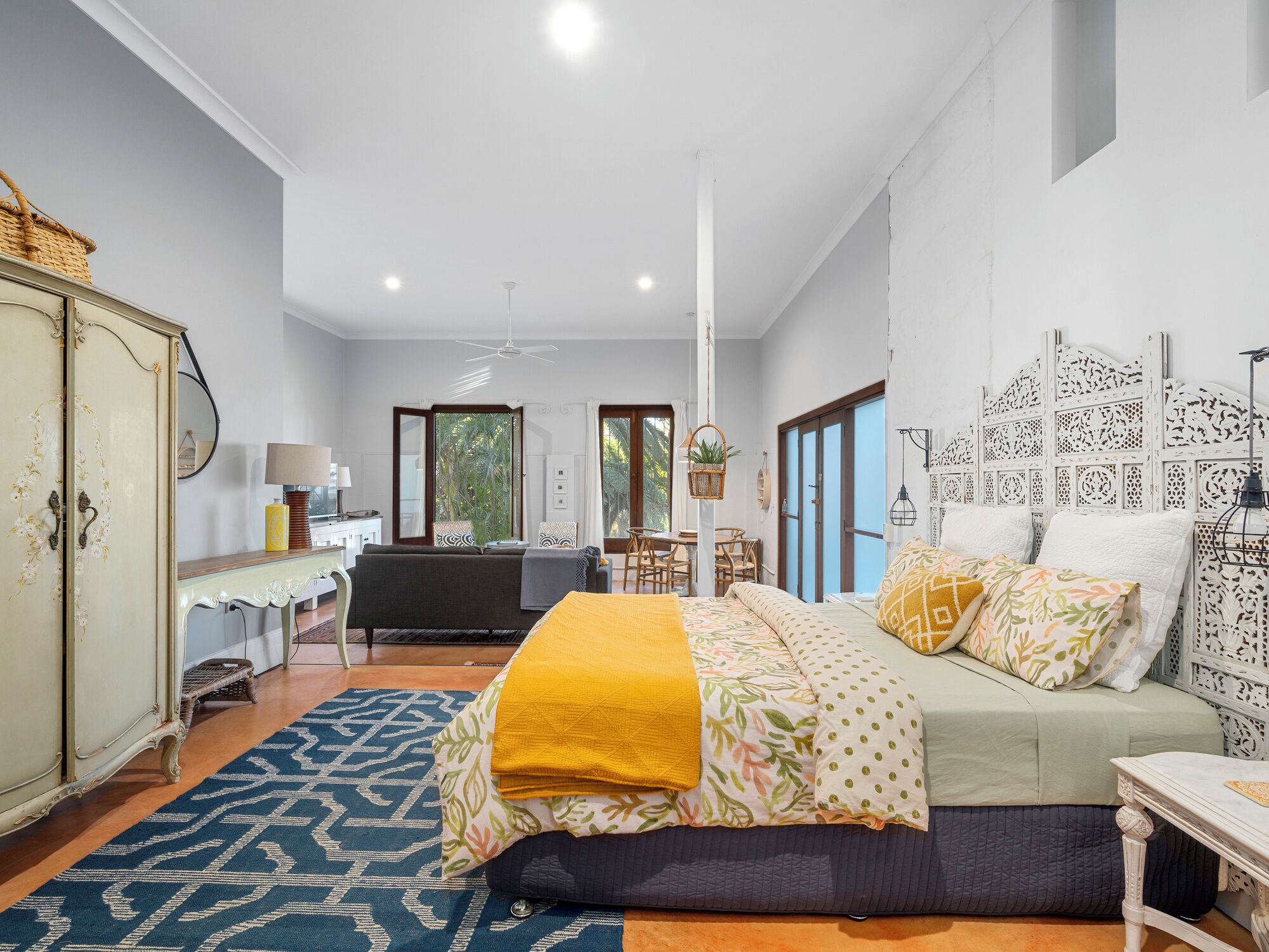 Iron/ironing board, free WiFi, bed sheets