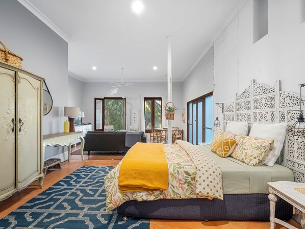 Iron/ironing board, free WiFi, bed sheets