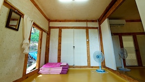Unclassified image, 4 of 14, button - Wolamjae (Gyeongju)