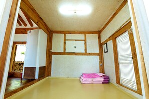 Room - Wolamjae (Gyeongju)