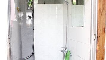 Traditional Room (Wolamjae) | Bathroom shower
