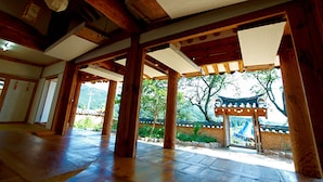 Unclassified image, 5 of 14, button - Wolamjae (Gyeongju)