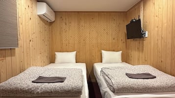 Deluxe Double Room | Desk, blackout drapes, soundproofing, iron/ironing board (on request)