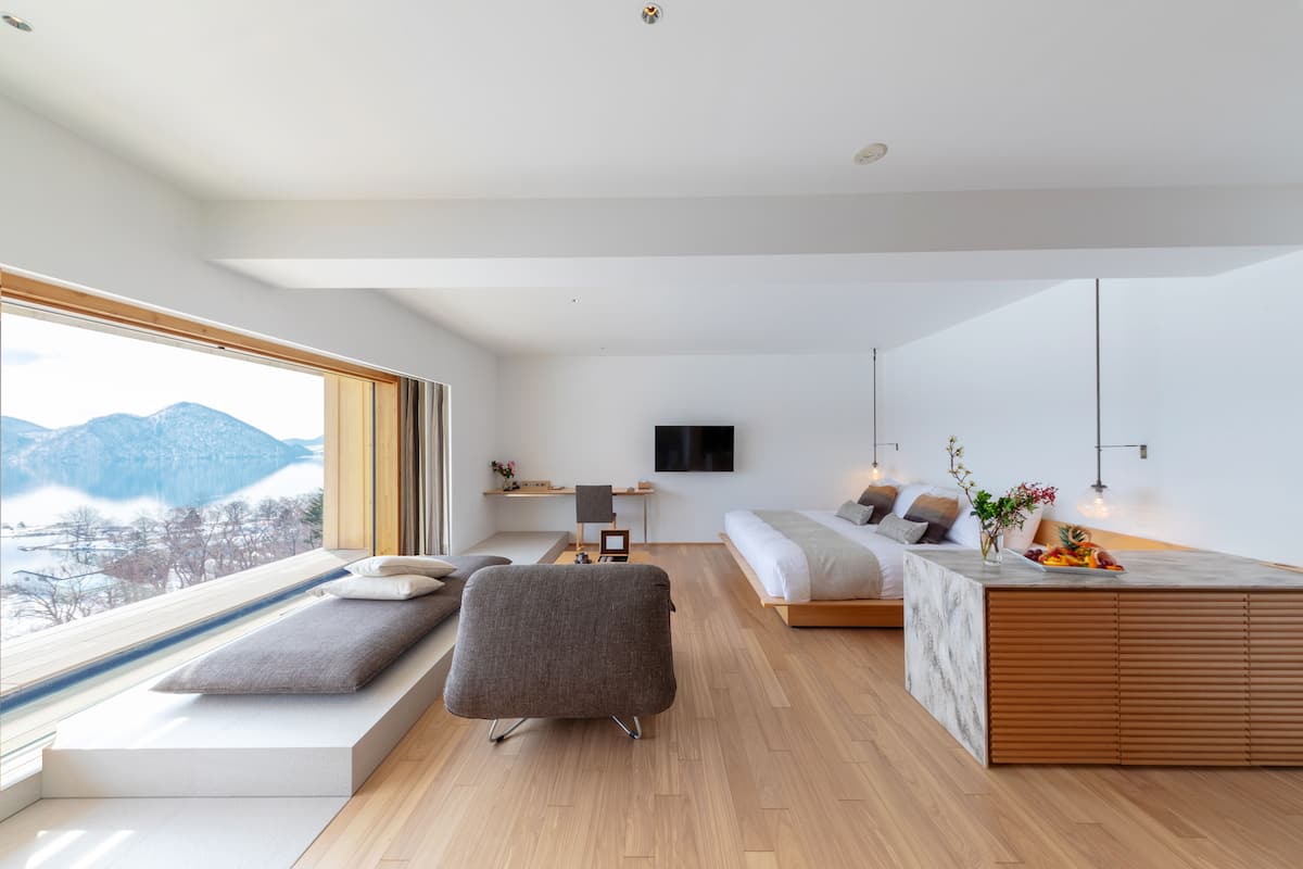 Double Room, 1 King Bed, Lake View | Premium bedding, down duvets, pillow-top beds, in-room safe