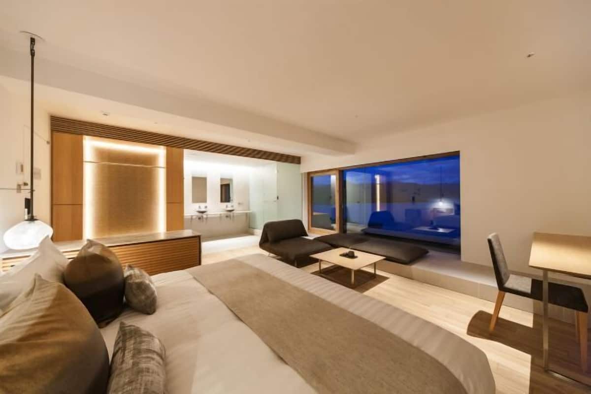 Premium bedding, down duvets, pillow-top beds, in-room safe