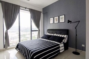 3 bedrooms, desk, iron/ironing board, free WiFi - You Vista Cheras Luxury Condo (Cheras)