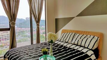 3 bedrooms, desk, iron/ironing board, free WiFi