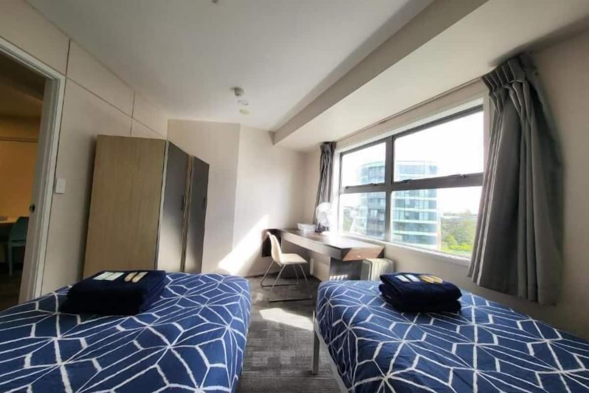 Desk, WiFi, bed sheets