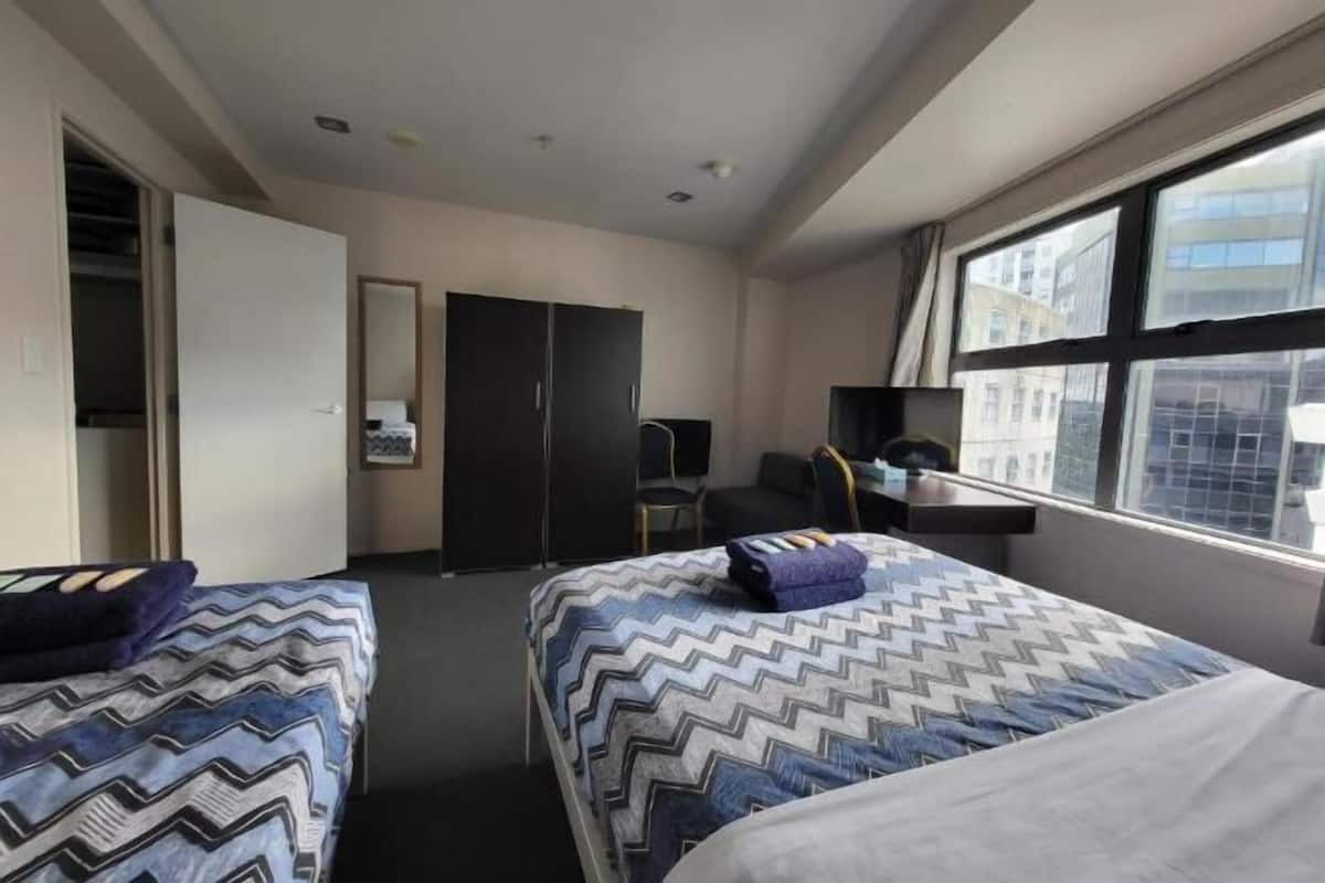 Desk, WiFi, bed sheets