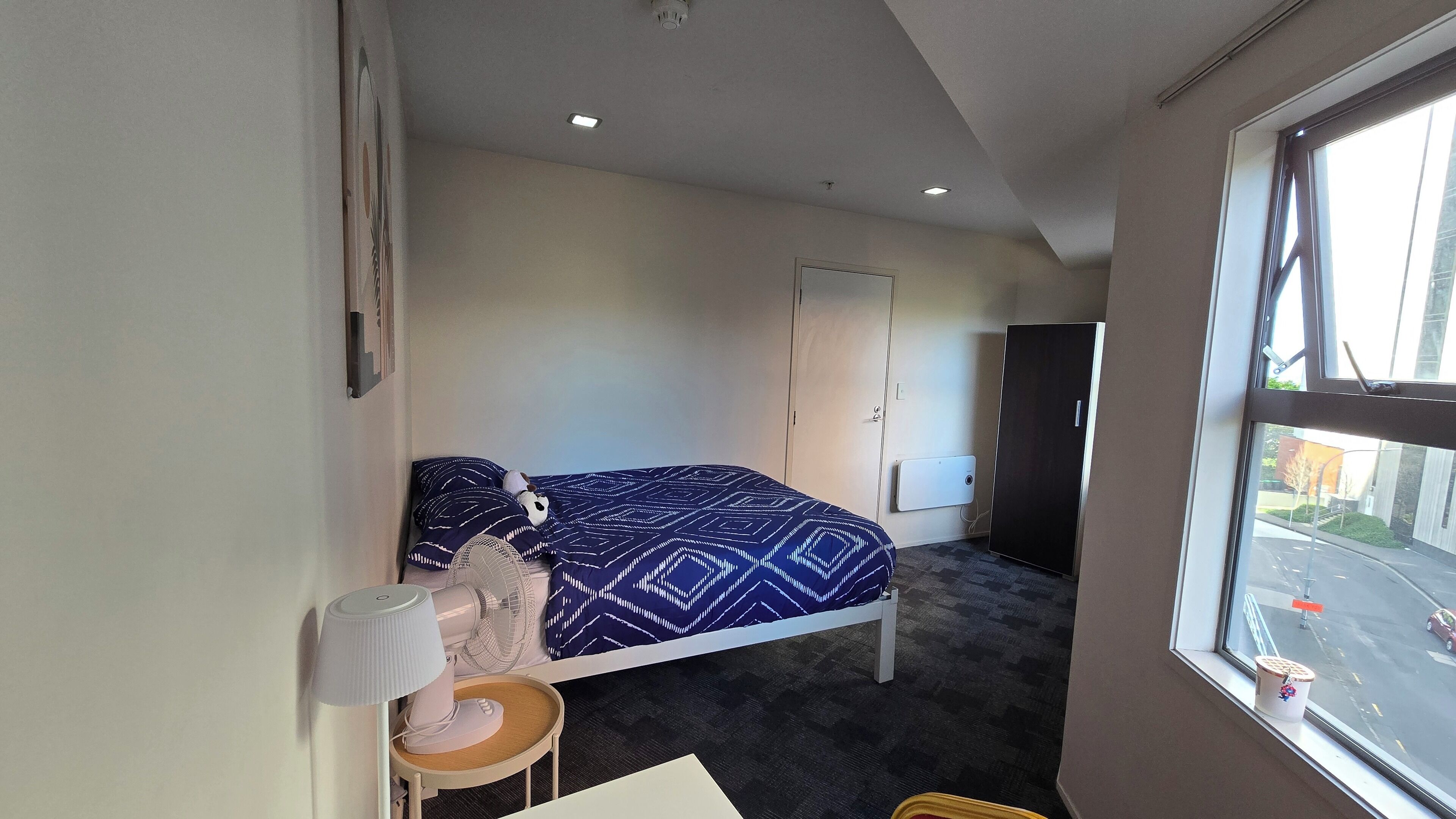 Työpöytä, Wi-Fi, vuodevaatteet