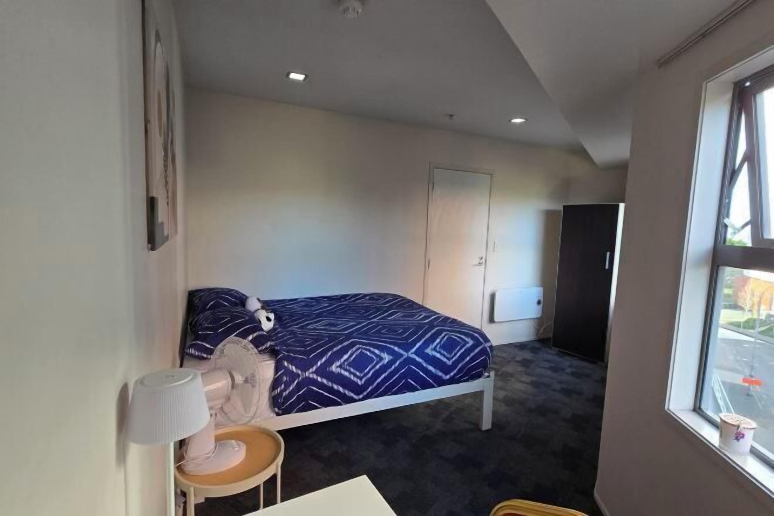 Työpöytä, Wi-Fi, vuodevaatteet