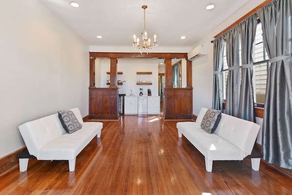 Interior - Frenchmen's Gateway, Prime locale! (New Orleans)