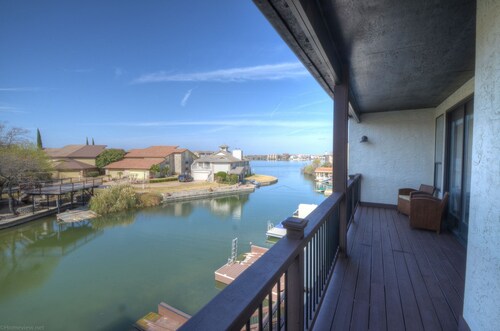  Horseshoe Bay - Fun in the Sun