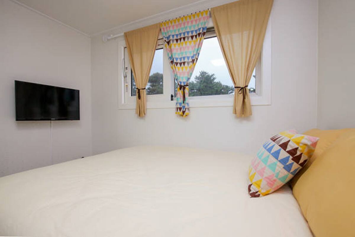 Double Room (B, E) | Desk, WiFi (free)