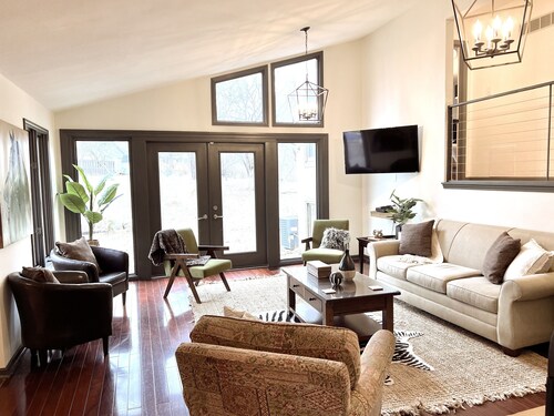 Bring One Bring All! ~ Amazing Lake Views ~ Family Fun ~ Foosball, Arcades