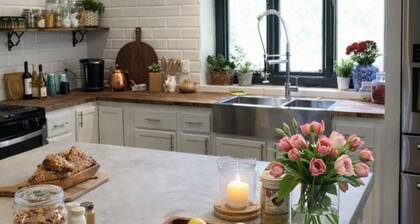 Bring One Bring All! ~ Amazing Lake Views ~ Family Fun ~ Foosball, Arcades