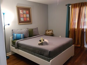 4 bedrooms, in-room safe, iron/ironing board, free WiFi - Mercedes Benz Stadium Hideaway (Atlanta)