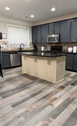 Fridge, microwave, oven, stovetop - Luxury Modern Estate Near ATL Airport 5BR • Pool Table • Office (Atlanta)