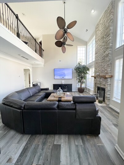 Luxury Modern Estate Near ATL Airport 5BR • Pool Table • Office