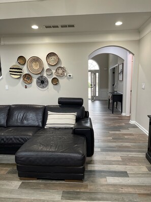 Interior - Luxury Modern Estate Near ATL Airport 5BR • Pool Table • Office (Atlanta)