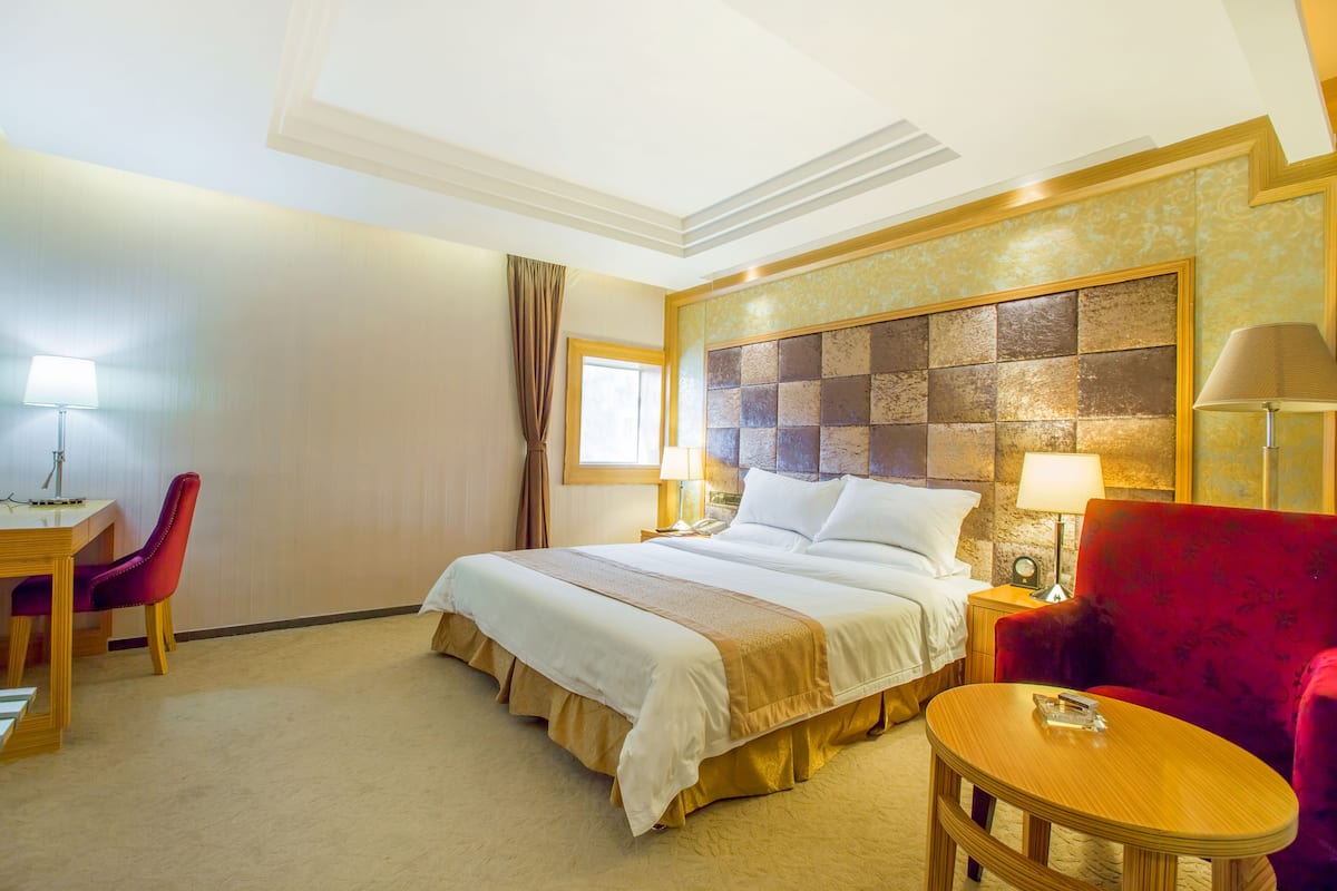 Minibar, in-room safe, desk, blackout curtains