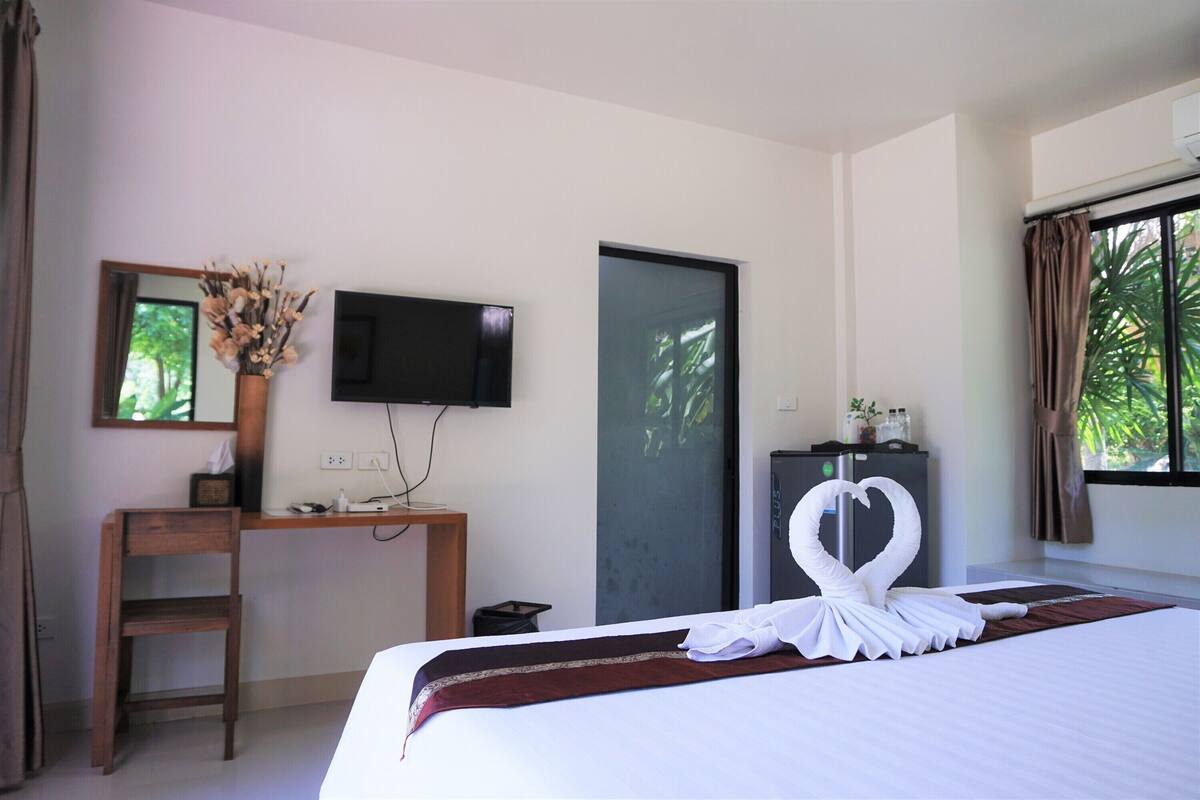 Desk, laptop workspace, blackout drapes, WiFi (free)