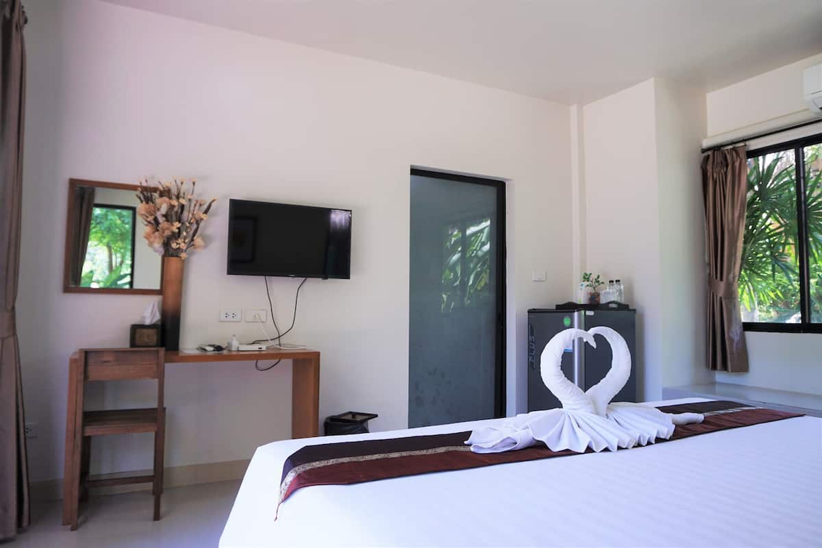 Desk, laptop workspace, blackout drapes, WiFi (free)