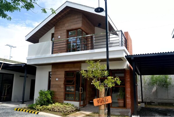 Exterior - The Tavern Villas at  Orchid Gardens (Bacolor)