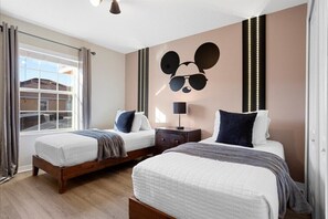 4 habitaciones, tabla de planchar con plancha, wifi y ropa de cama 