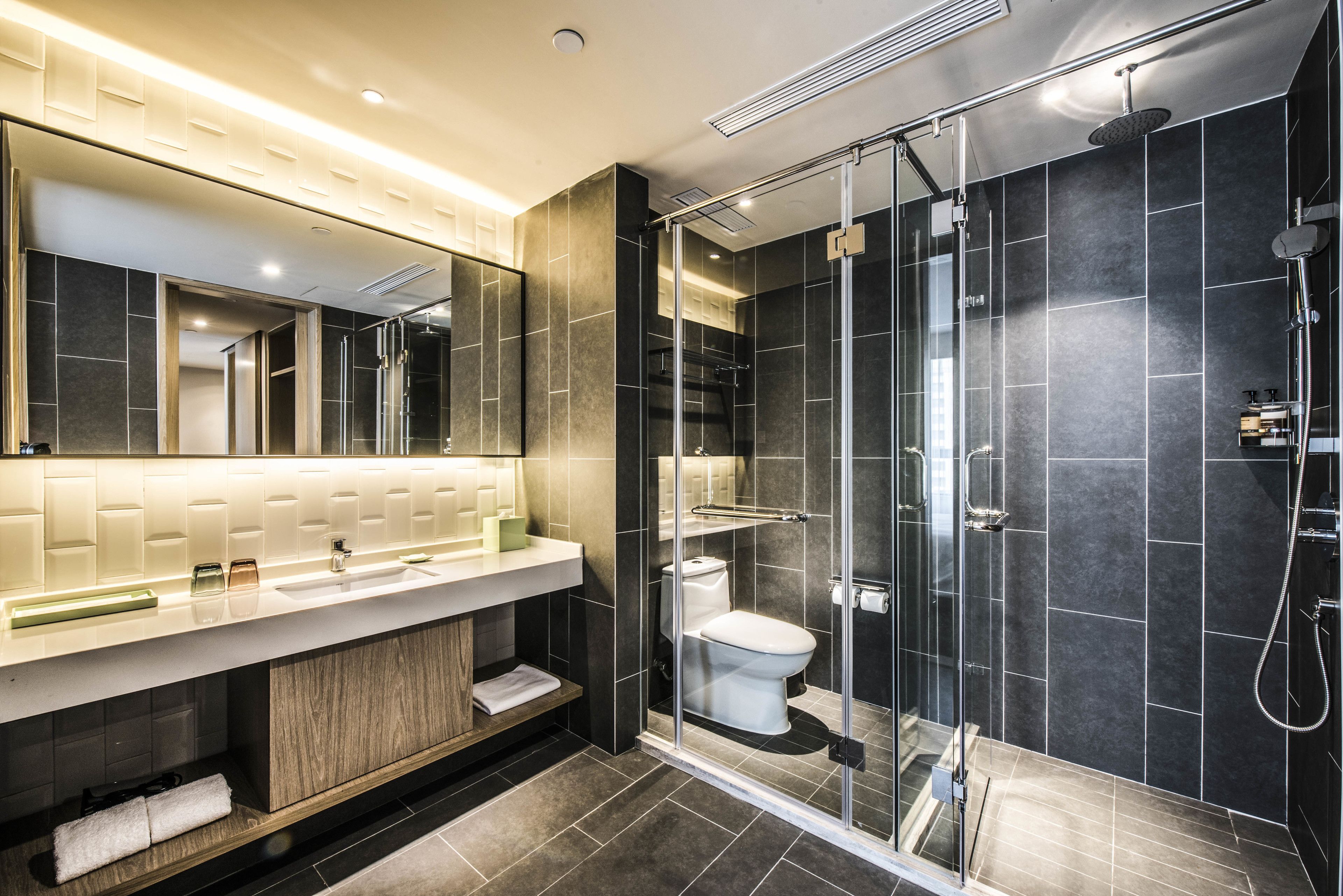 Junior Suite | 1 bedroom, desk, blackout curtains, soundproofing