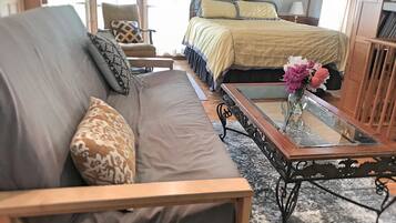 Iron/ironing board, free WiFi, bed sheets